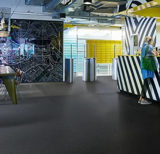marmoleum solid – 3613 almost darkness